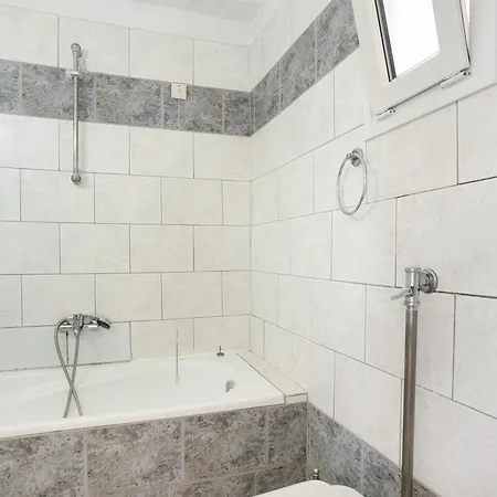 Mezoneta 4 アパート